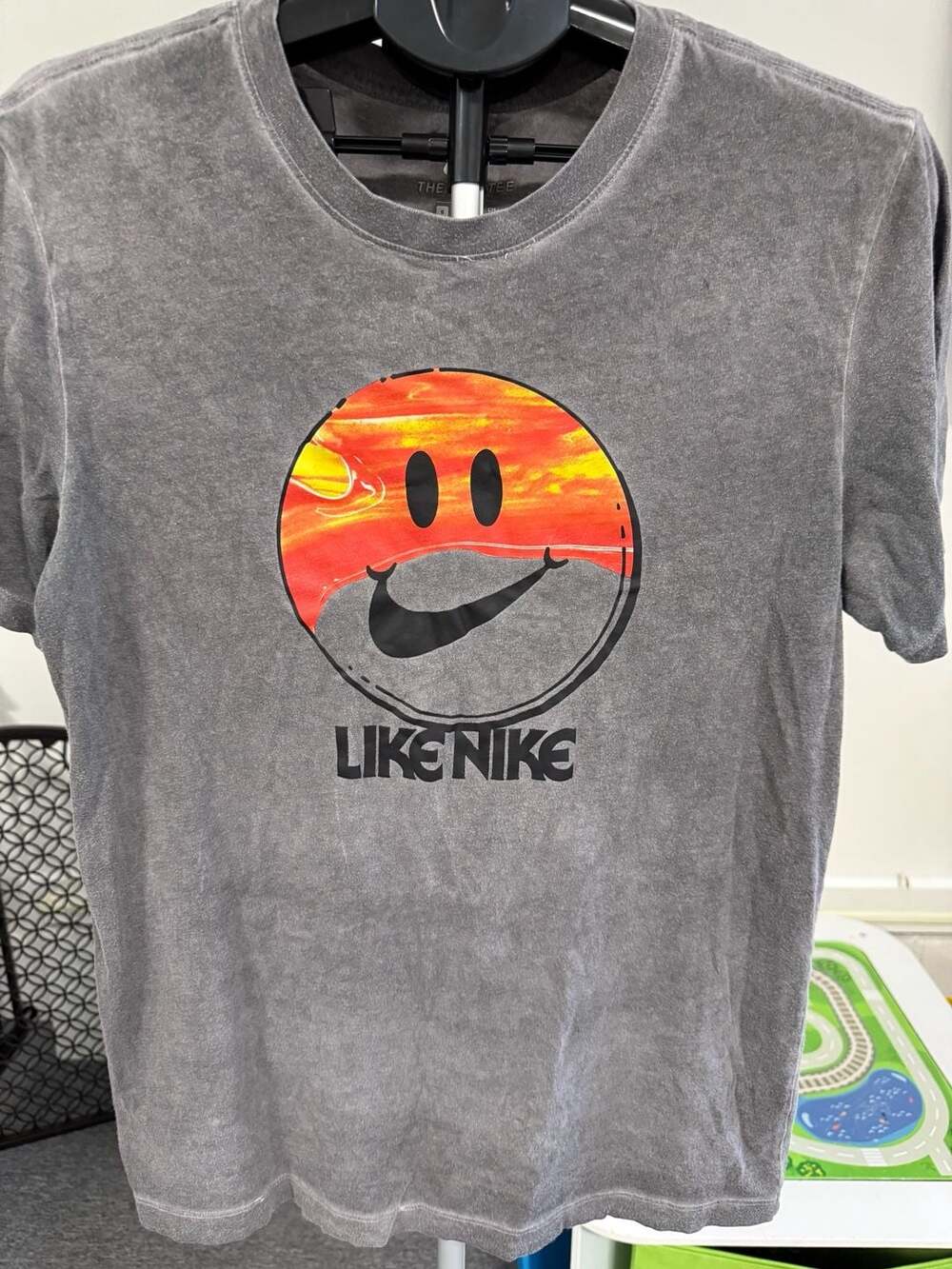 Nike Like Nike T-Shirt Size S Gray Smiley Face Graphic Tee